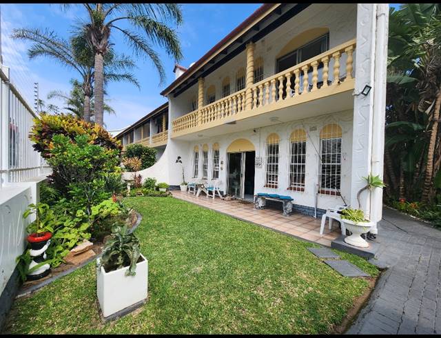 3 BEDROOM TOWNHOUSE FOR SALE IN MANABA BEACH